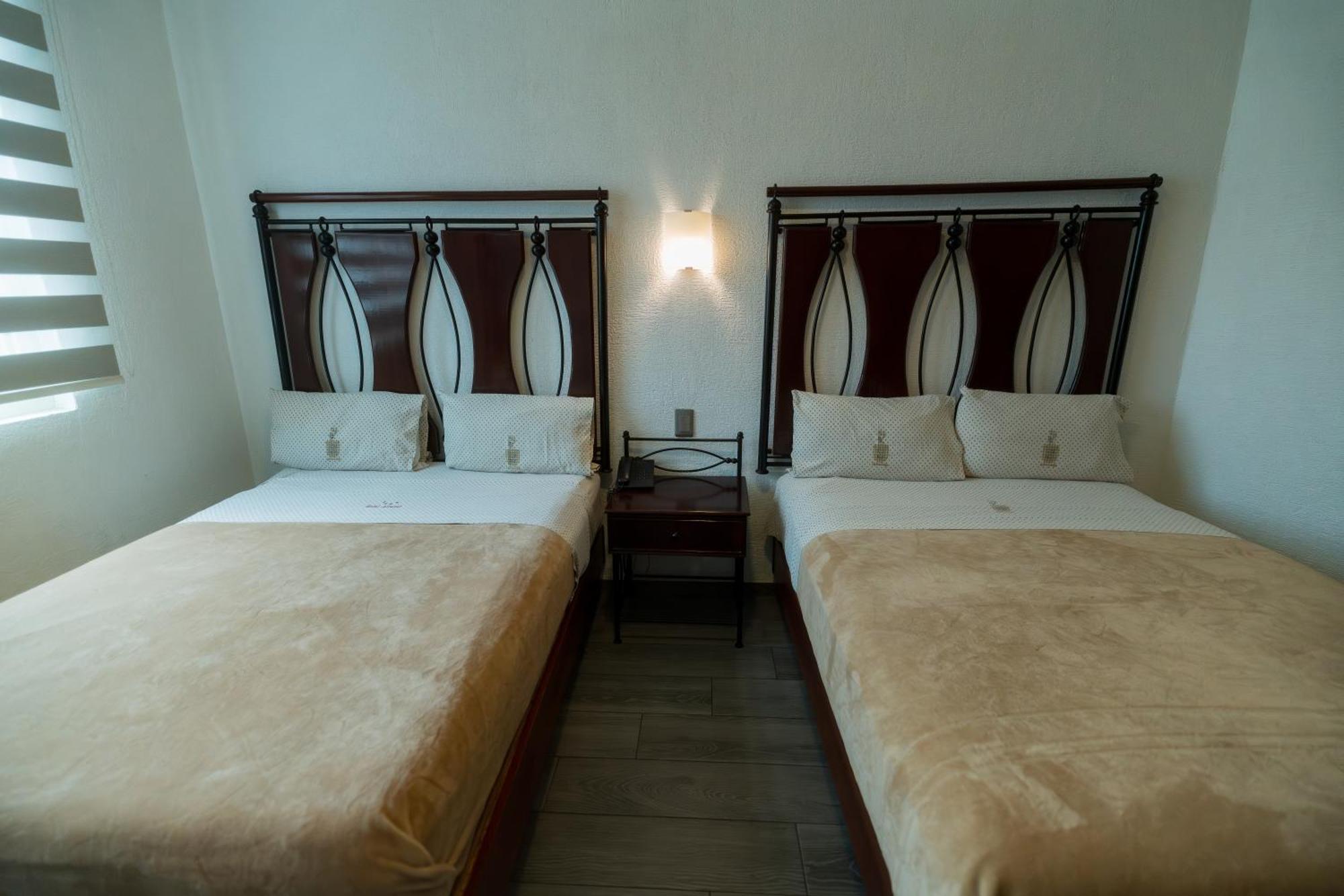 Hotel Alcazar - Guadalajara Centro Historico ภายนอก รูปภาพ